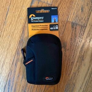 lowepro electronic protector with padding! NWT